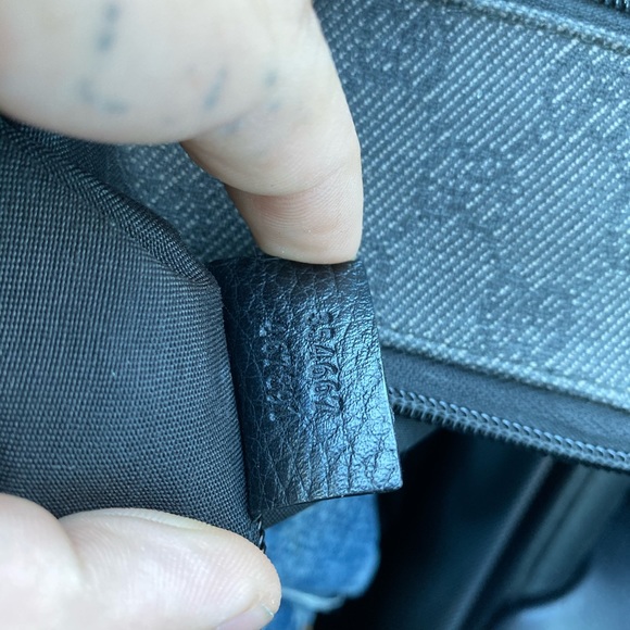 Gucci bag basically new !!! - Picture 3 of 4